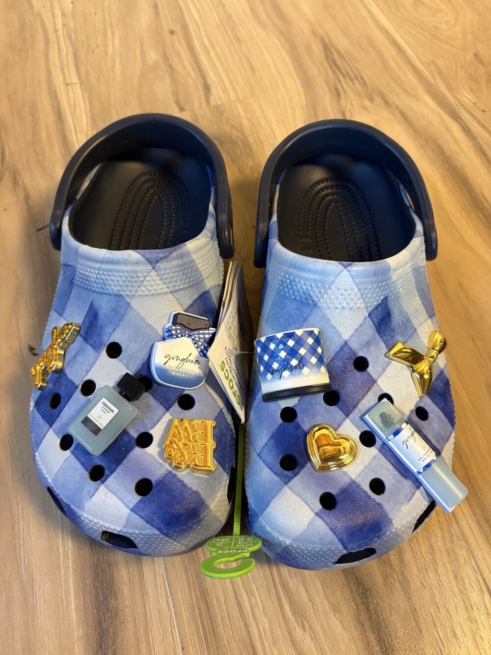 NWT Crocs x Bath & Body Works Gingham Clog W9 M7 8 Jibbitz Limited Edition